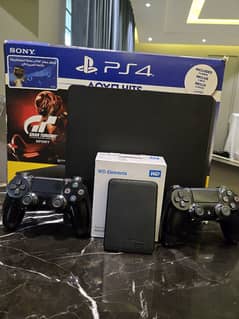 PS4 slim 1TB 2 controllers