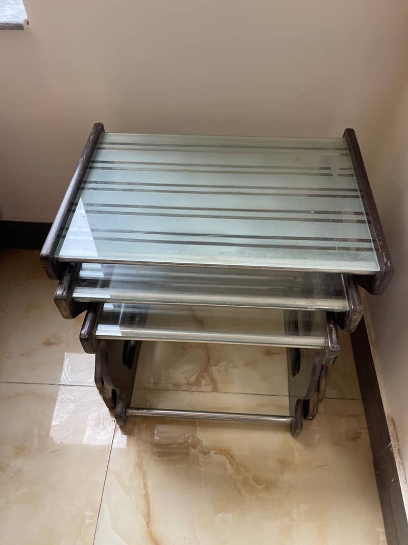 Coffee table set and nest of tables good condition for sale 1