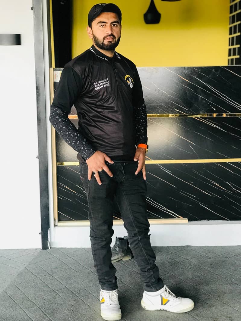 مجھے ریسٹورنٹ میں جاب چاہیے ۔ویٹر ،،منیجر،، ارڈر ٹیکر ،،کچن ہیلپر 1