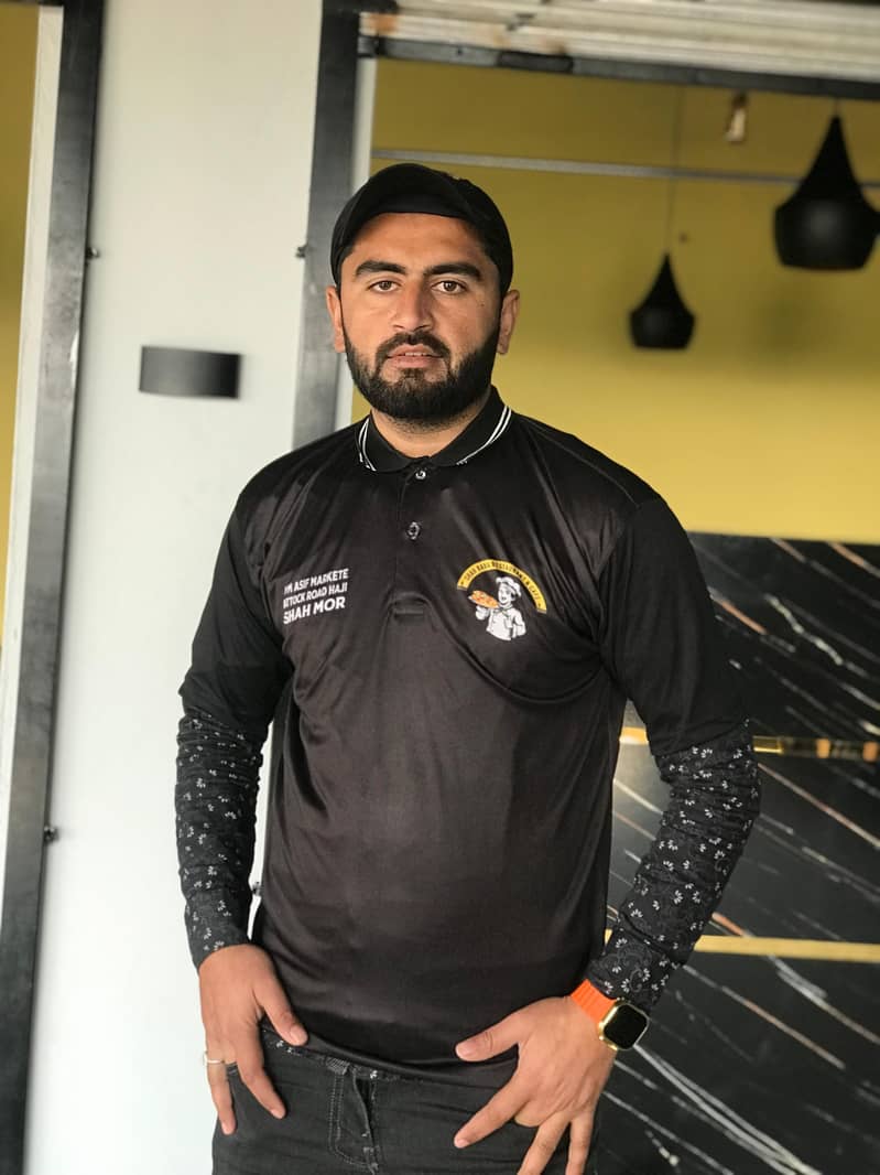 مجھے ریسٹورنٹ میں جاب چاہیے ۔ویٹر ،،منیجر،، ارڈر ٹیکر ،،کچن ہیلپر 3