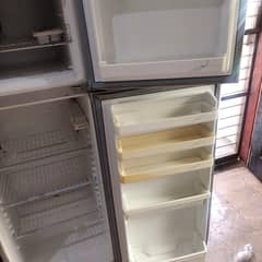 Dawlance medium size home used fridge in excellent working condition