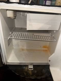 Haire mini fridge