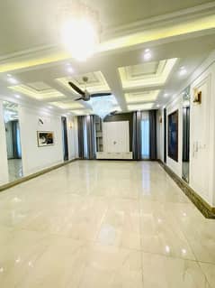 1 Kanal Modern Luxury House For Sale Grand Living, Prime Location