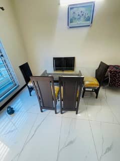 Dining Table with six chairs / mirror Top