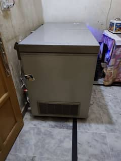 Waves deef frrezar in good condition wathsapp 0321.5022627