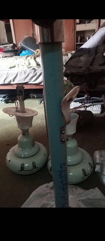 22" trademark series Table Fan 3