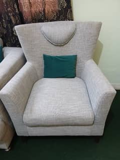 5 seater luxury sofa set with cushions.