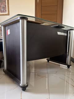 office table and chair in good condition