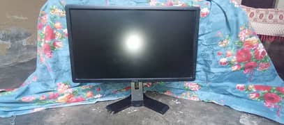 DELL MONITER 24 INCH CRYSTAL DISPLAY