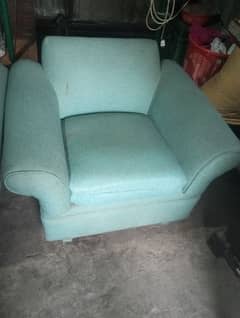ek chair char sofe ki seaten
