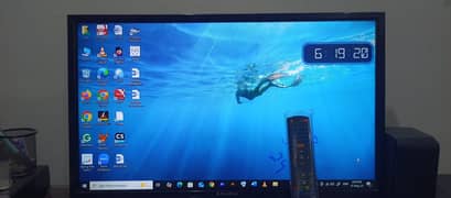 32" LED EcoStar with remote control and Wall Mount Stand