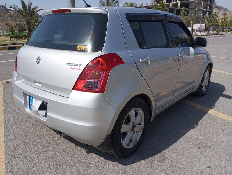 Suzuki Swift 2015 dlx Automatic with Navigation 2