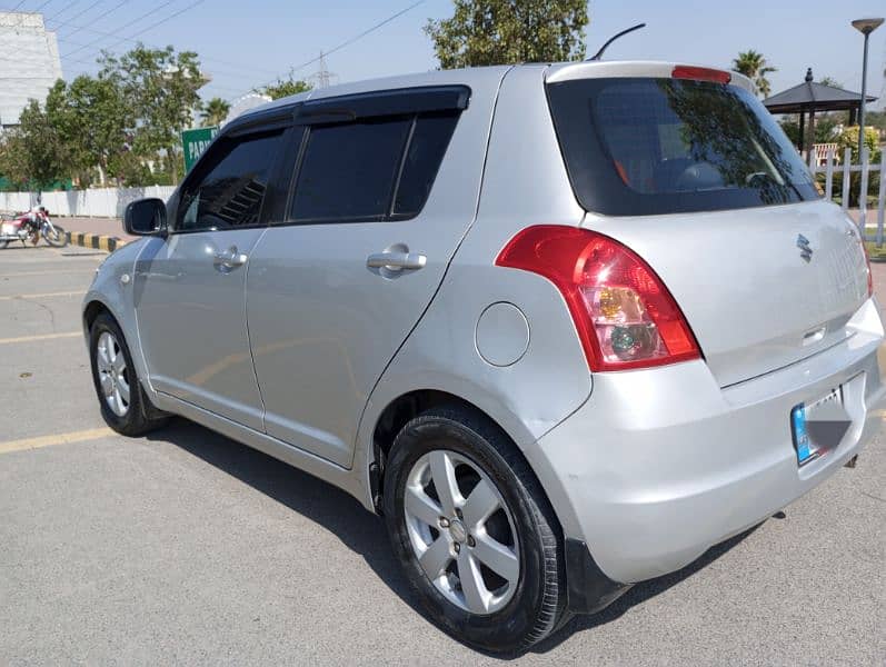 Suzuki Swift 2015 dlx Automatic with Navigation 5