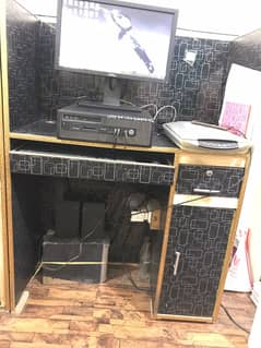 Computer Table Good Condtition