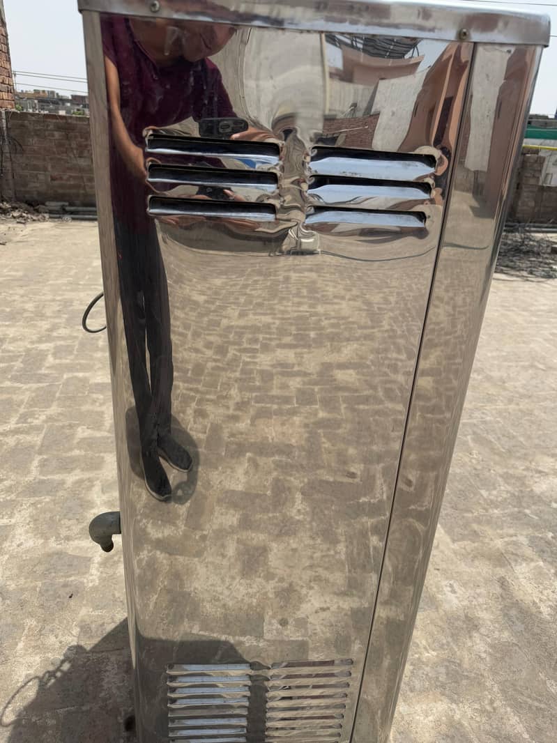 Water cooler Dispencer frist Hand use same like new 3