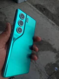 Camon 40 8 /256