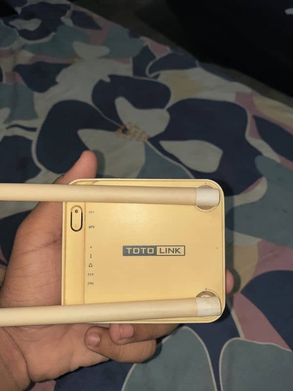 totolink router along with adapter for sale 0
