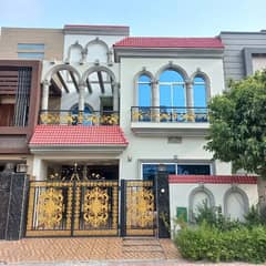 Vip 5 Marla Luxury Non Furnished House Available For Rent In Bahria Town Lahore