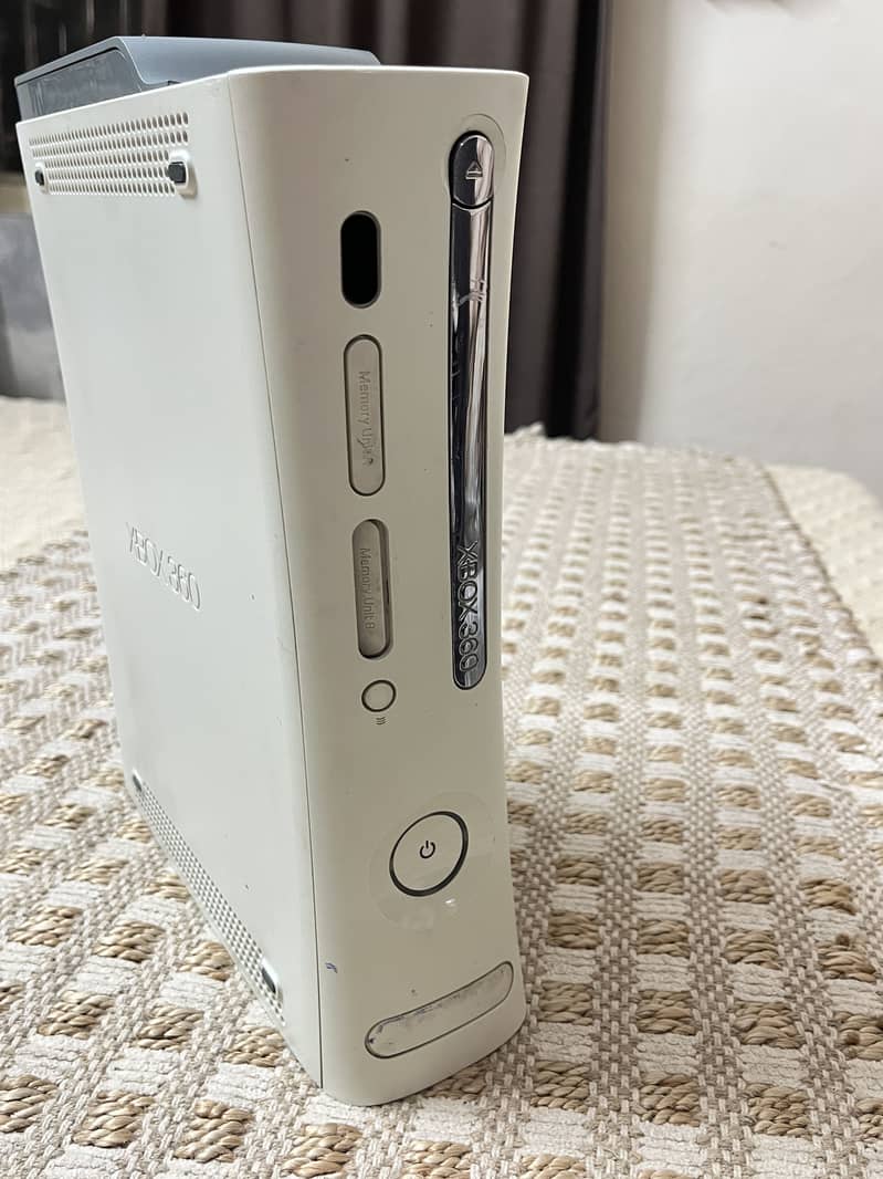 Xbox 360 with pair of wireless controller JAIL BREAK 2