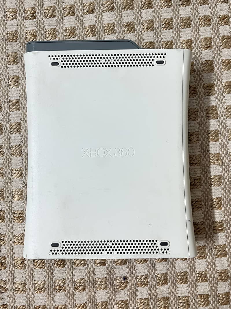 Xbox 360 with pair of wireless controller JAIL BREAK 4