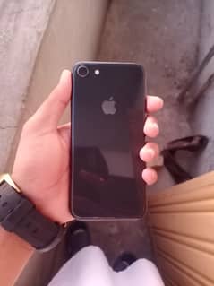 I am selling iphone 8 with complete charger
