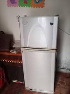 Dawlance fridge for sale condition apkay samna ha medium size working