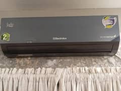 ELECTROLUX SPLIT AC INVERTER 1 TON SEA-1382JADE HEAT/COOL