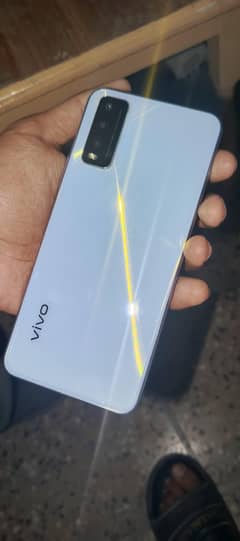 VIVO Y20 4/64 NO SCRATHES WITH BOX . EVERYTHING IS ORIGINAL NO CHANGE