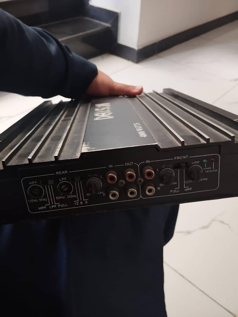 Amplifier and woofer with Box 0