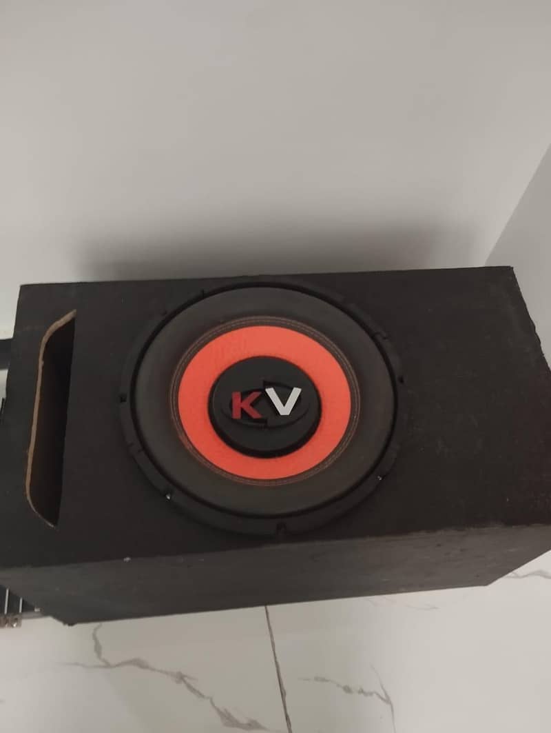 Amplifier and woofer with Box 1