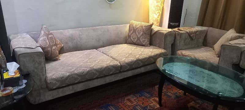 7 seater almost new sofa set only in 57thousand 0