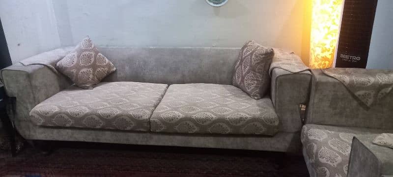 7 seater almost new sofa set only in 57thousand 3