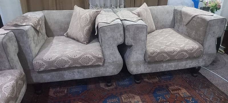 7 seater almost new sofa set only in 57thousand 5