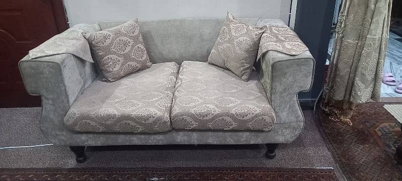 7 seater almost new sofa set only in 57thousand 6