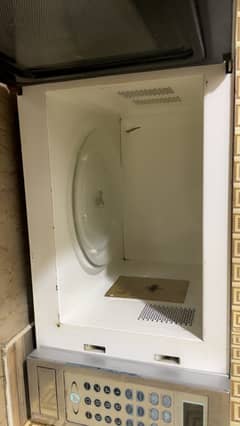 Microwave oven clean good condition