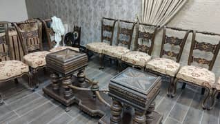 DINJNG TABLE WITH CHAIRS