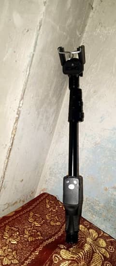 Bluetooth selfie stick