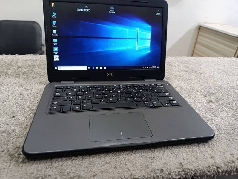Dell latitude 3300 i3 7th gen With Ddr4 8 GB RAM 0
