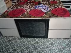 bed dressing side table sale in good condition 03056900267