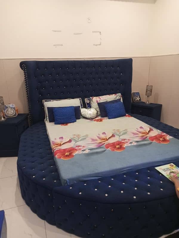 Round bed in blue with side tables mattress and dressing in wooden 1