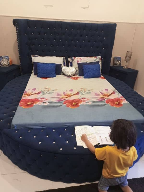 Round bed in blue with side tables mattress and dressing in wooden 3