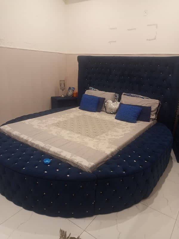 Round bed in blue with side tables mattress and dressing in wooden 6
