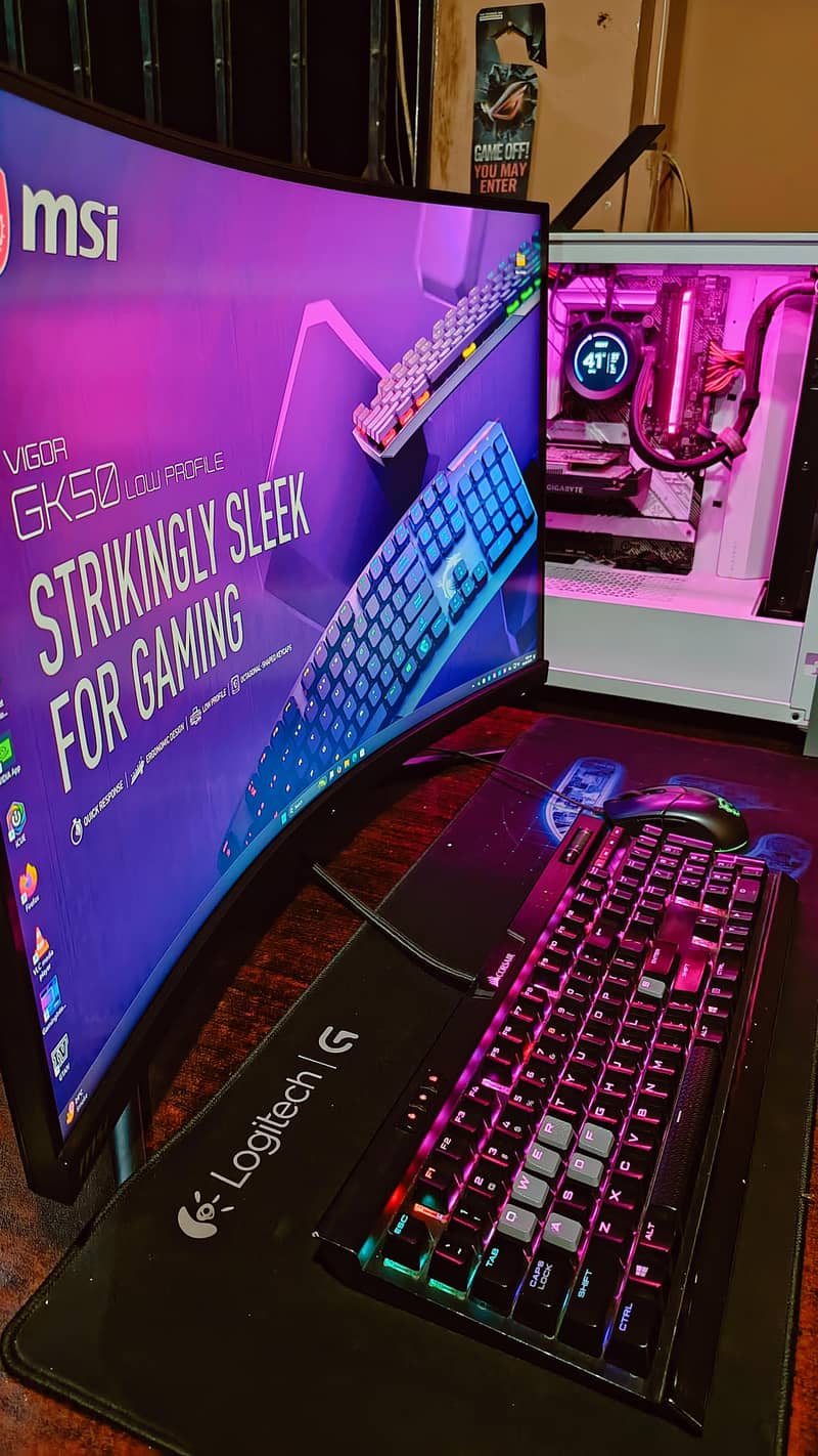Msi Artymis 323cqr 32 inch 2k 165hz curved monitor box open condition 1