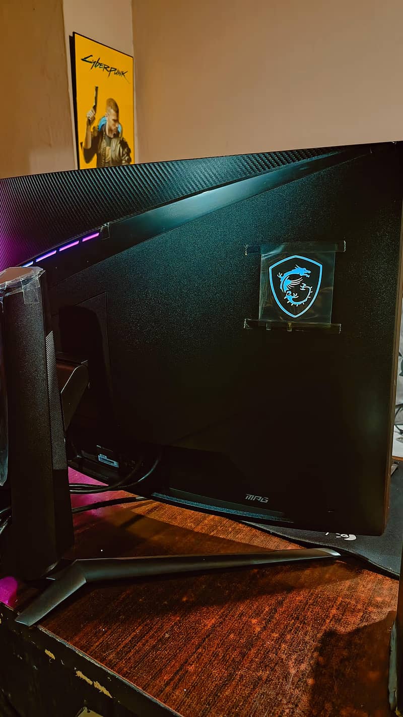 Msi Artymis 323cqr 32 inch 2k 165hz curved monitor box open condition 5