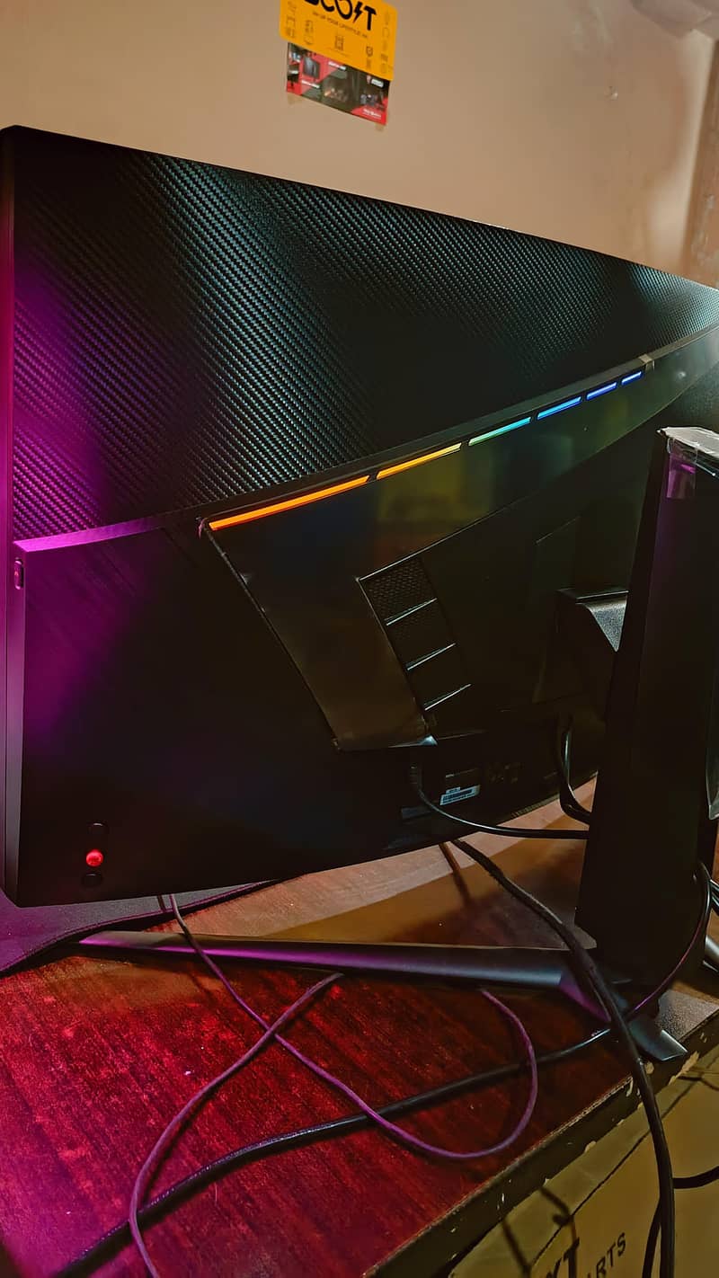 Msi Artymis 323cqr 32 inch 2k 165hz curved monitor box open condition 2