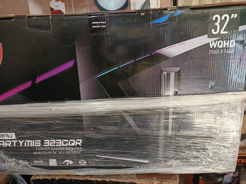 Msi Artymis 323cqr 32 inch 2k 165hz curved monitor box open condition 4