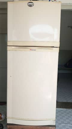 dawlance fridge medium size