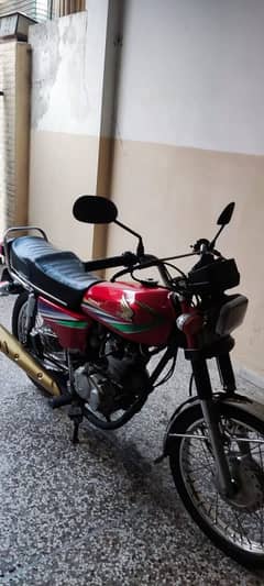 Honda CG 125 2014 model bike for urgent sale WhatsApp 0324,67,11,890