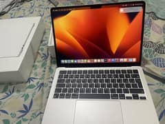 Mac Book air 2    13.6 inches