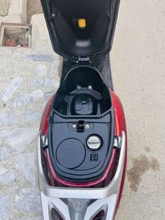 United scooter 100cc model 2018 petrol average 65 kilometer